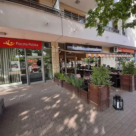 Airport Amber Daire *